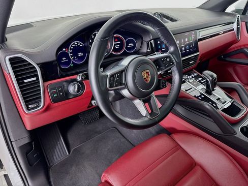 Certified 2023 Porsche Cayenne Platinum Edition w/ Premium Package Plus (PIA) AWD/4WD image 4