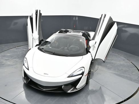 Used 2019 McLaren 570S Spider image 54