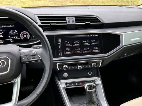 Used 2020 Audi Q3 2.0T Premium Plus w/ Premium Plus Package image 6