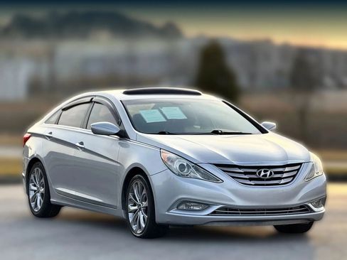 Used 2013 Hyundai Sonata SE w/ Navigation & Sunroof Pkg image 1