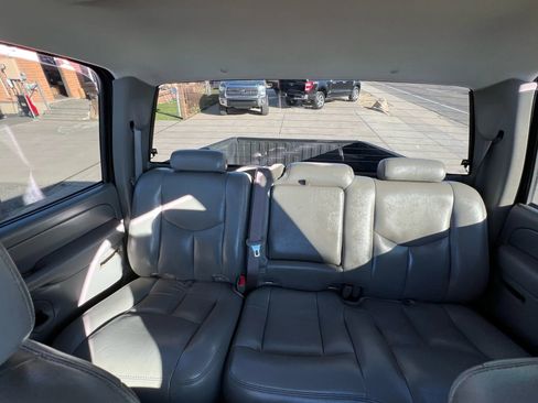 Used 2004 GMC Sierra 2500 SLT w/ Heavy-Duty Power Package image 27