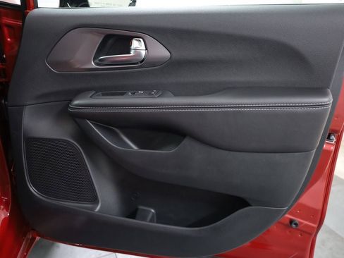 New 2026 Chrysler Pacifica Select image 26