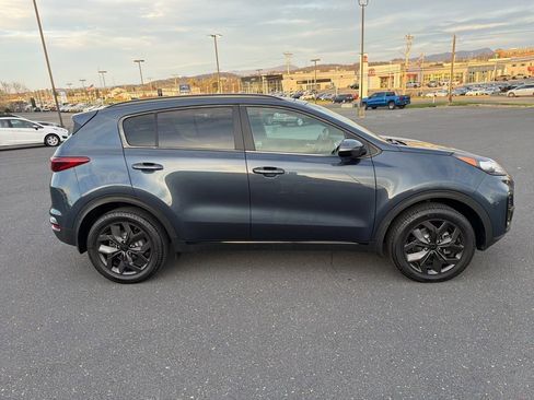 Used 2022 Kia Sportage Nightfall Edition image 6