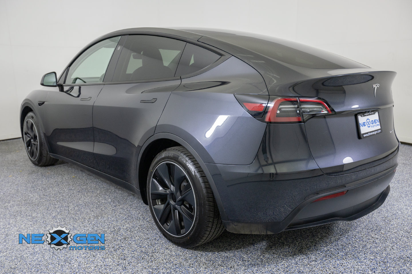 Used 2024 Tesla Model Y Long Range AWD/4WD image 6
