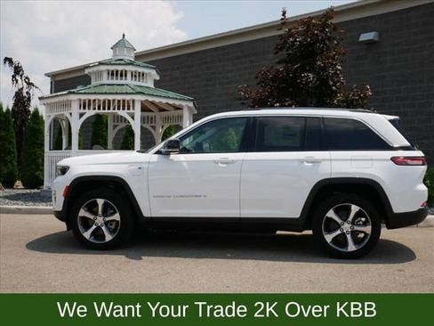 Used 2023 Jeep Grand Cherokee 4xe w/ Luxury Tech Group II image 2