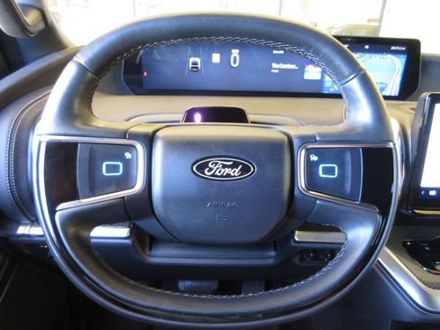 Used 2025 Ford Expedition Platinum w/ Stealth Performance Package AWD/4WD image 15