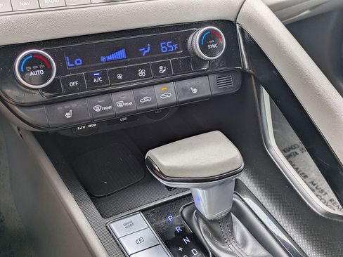 Used 2025 Hyundai Elantra SEL FWD image 26