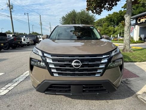 Used 2025 Nissan Rogue SV AWD/4WD image 3