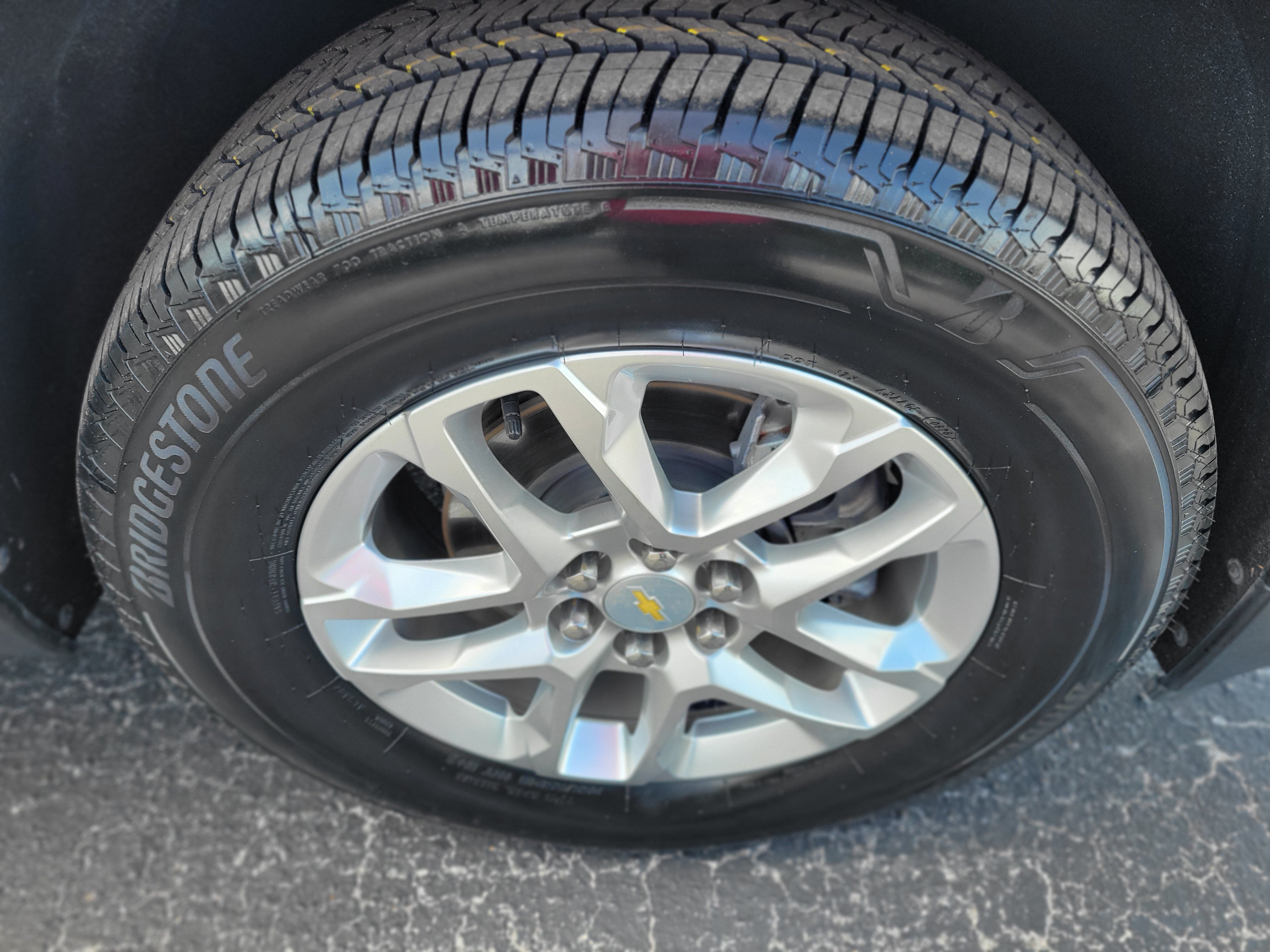 Certified 2023 Chevrolet Traverse LS FWD image 36