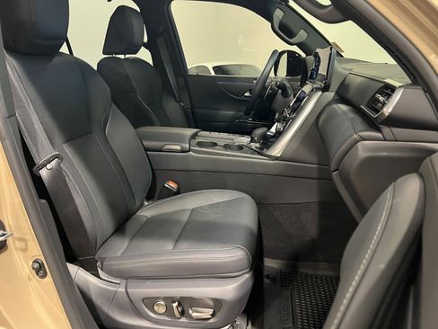 Used 2025 Lexus LX 700h Overtrail image 41