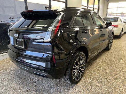 Used 2024 Cadillac XT4 Sport image 2
