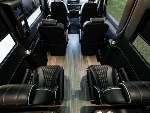 Used 2023 Mercedes-Benz Sprinter 3500 w/ Parking Package image 78