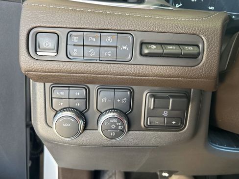 Used 2024 GMC Yukon XL Denali w/ Advanced Technology Package image 25