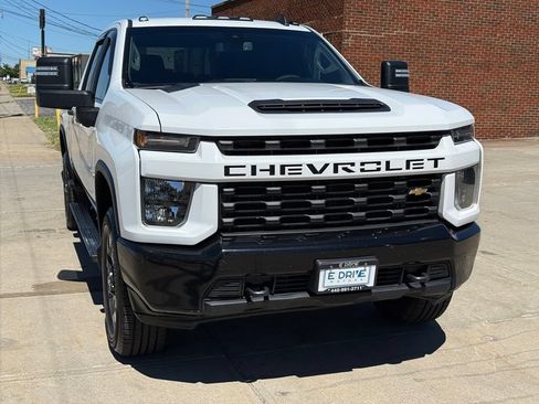 Used 2021 Chevrolet Silverado 2500 Custom w/ Custom Value Package AWD/4WD image 3