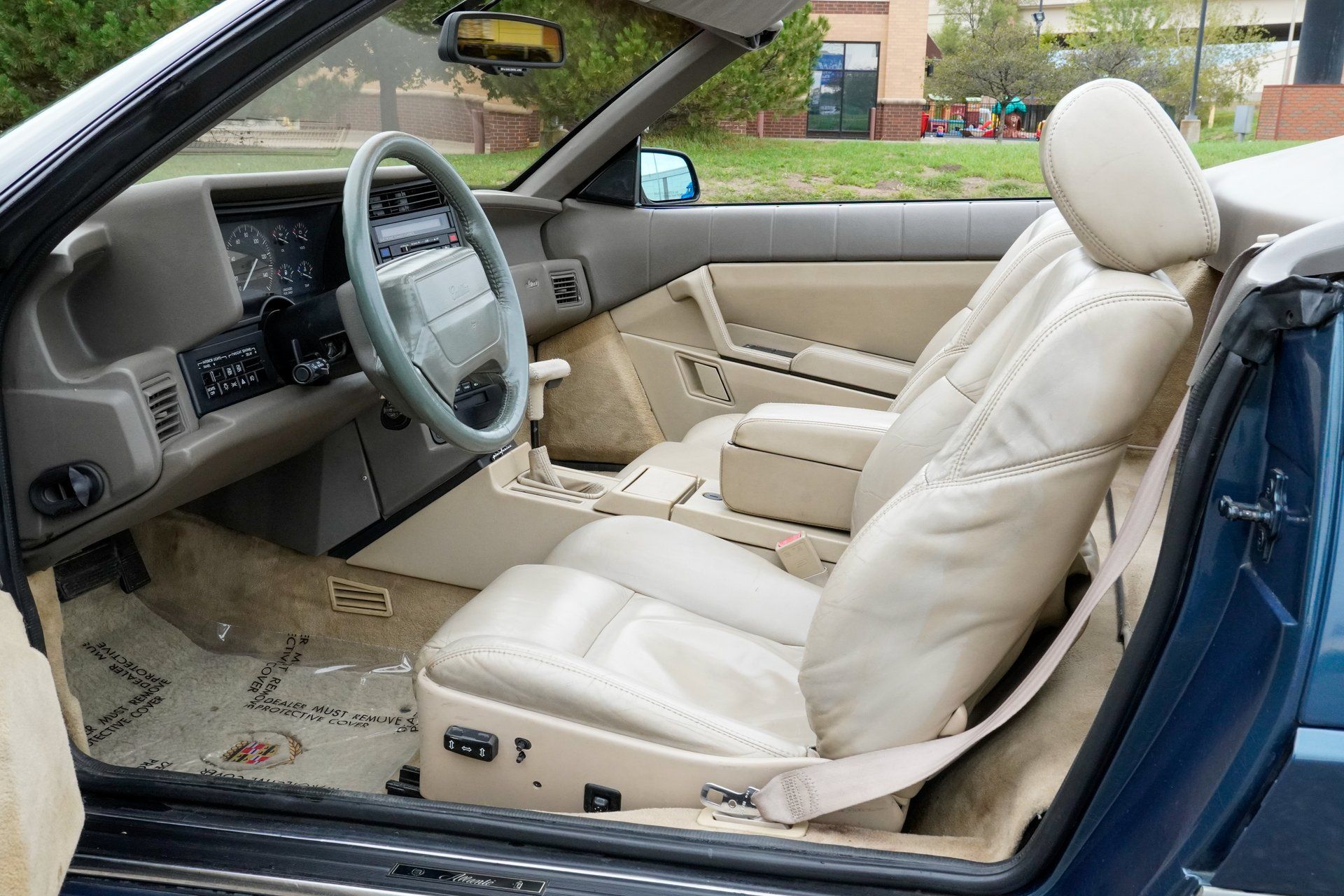 Used 1993 Cadillac Allante FWD image 11