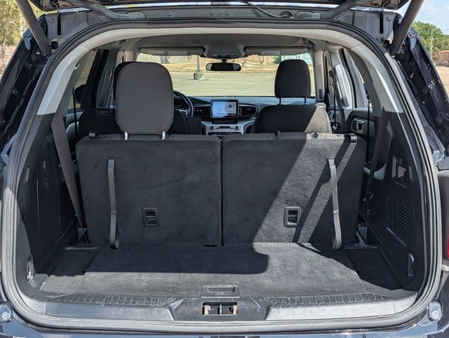 Used 2024 Ford Explorer XLT RWD image 27