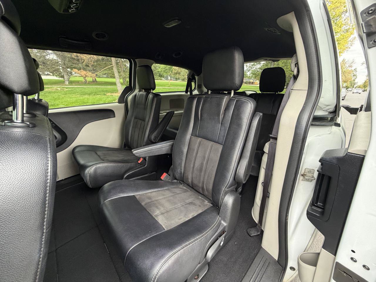 Used 2019 Dodge Grand Caravan SXT FWD image 14