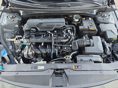Used 2025 Hyundai Elantra SEL FWD image 33