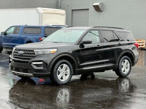 Used 2022 Ford Explorer XLT w/ Equipment Group 202A image 7