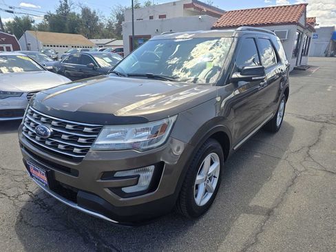 Used 2016 Ford Explorer XLT w/ Equipment Group 202A AWD/4WD image 1
