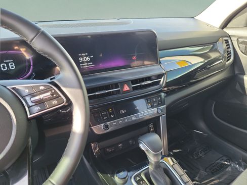 Certified 2025 Kia Seltos S FWD image 24