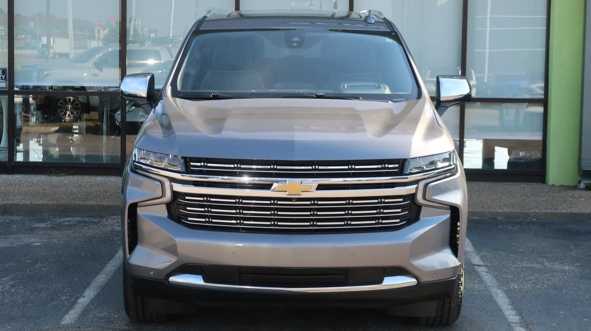 Used 2021 Chevrolet Suburban Premier w/ Premium Package RWD image 4