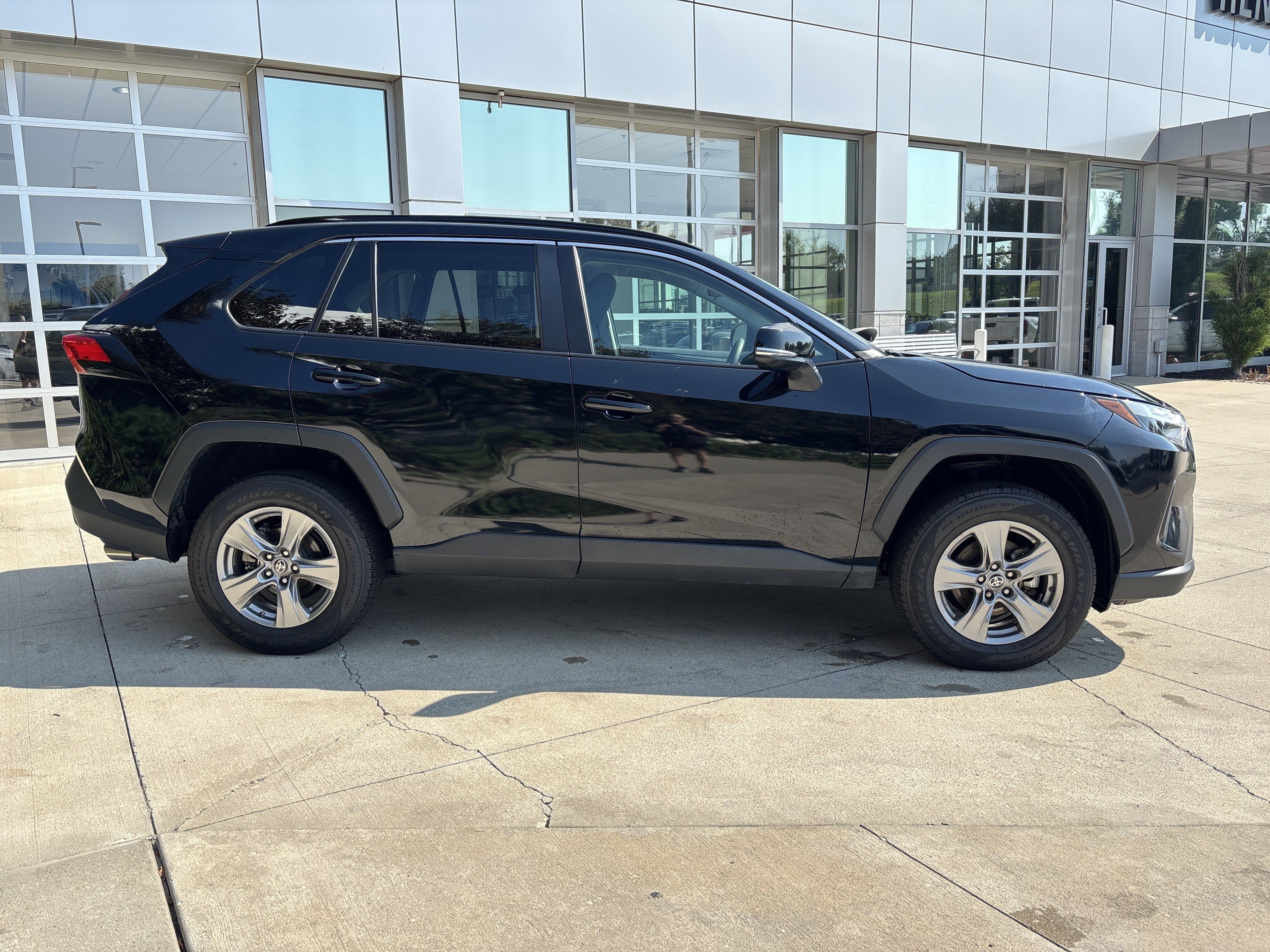 Used 2023 Toyota RAV4 LE AWD/4WD image 10