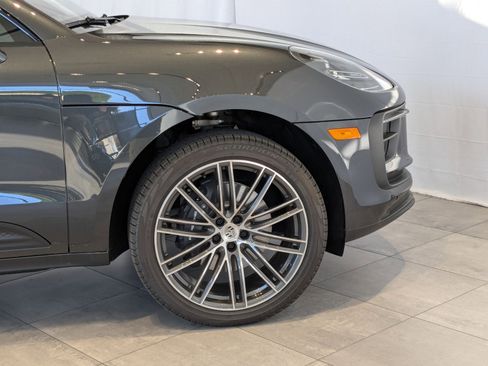 Used 2025 Porsche Macan image 11