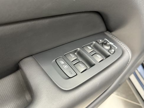 Certified 2025 Volvo XC60 B5 Plus AWD/4WD image 13