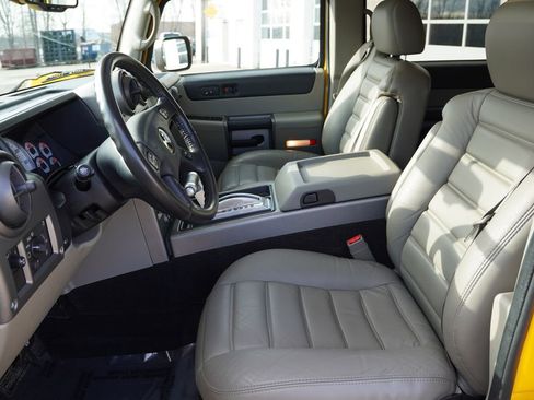 Used 2004 HUMMER H2 w/ Preferred Equipment Group image 17