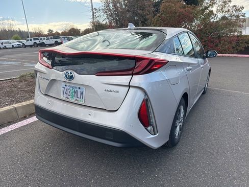 Used 2021 Toyota Prius Prime Limited image 7