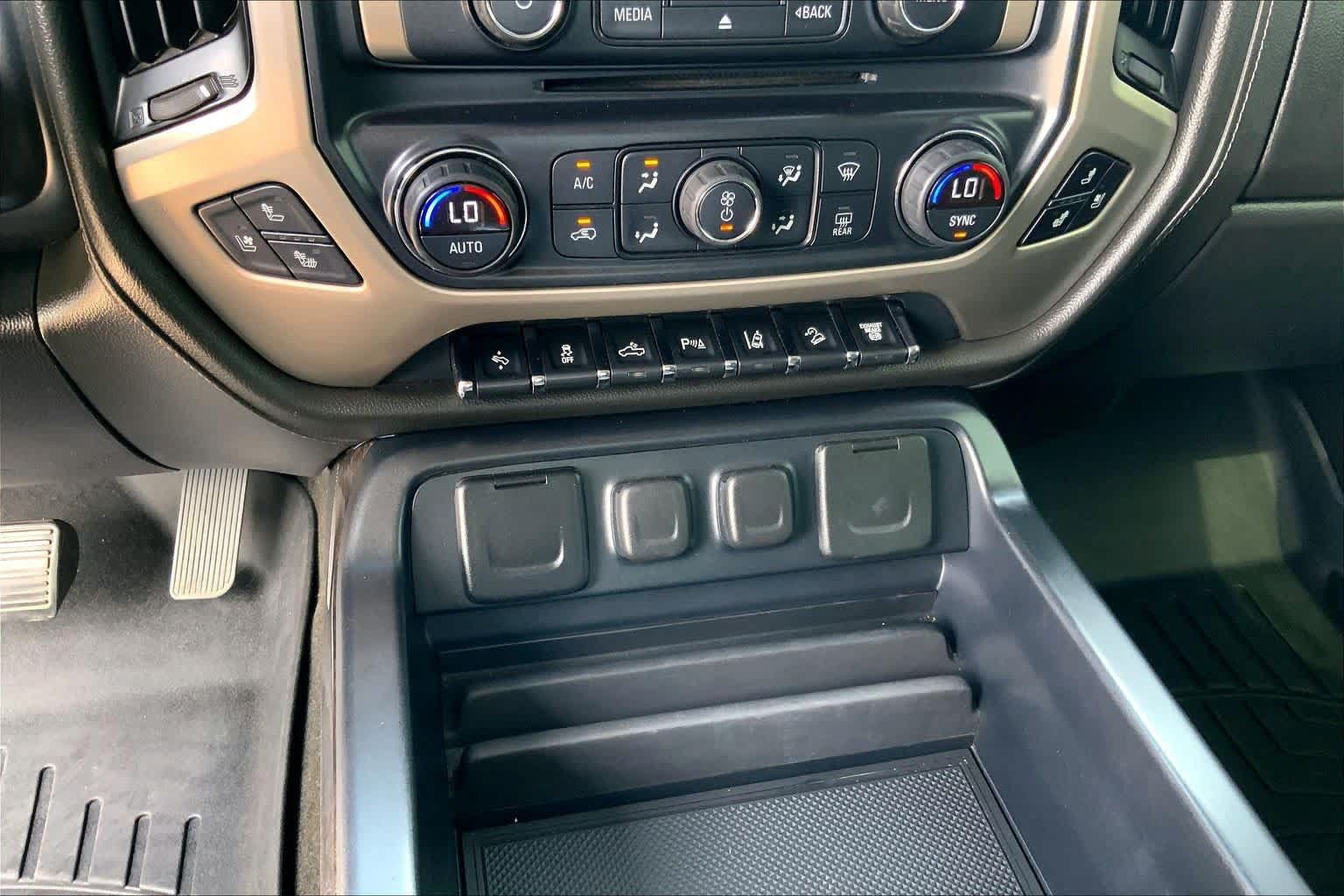 Used 2016 GMC Sierra 2500 Denali w/ Duramax Plus Package AWD/4WD image 31