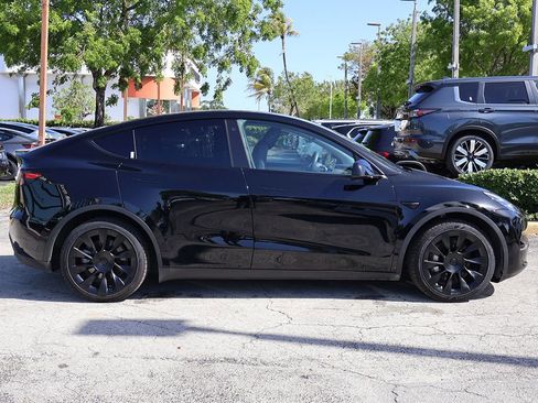 Used 2022 Tesla Model Y Long Range AWD/4WD image 18