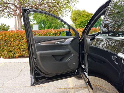 Certified 2025 Cadillac XT6 Premium Luxury w/ Platinum Package image 20