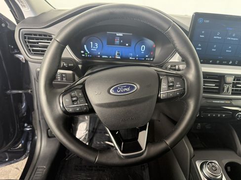Certified 2025 Ford Escape Platinum AWD/4WD image 21