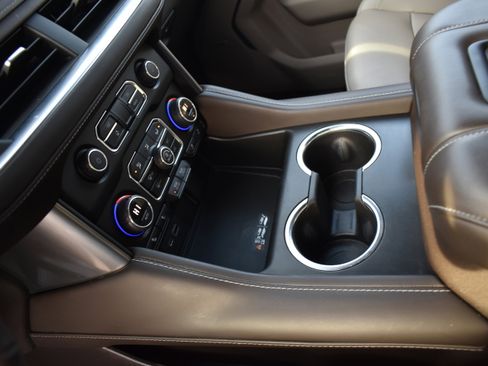 Used 2022 Chevrolet Tahoe LT w/ Luxury Package image 23