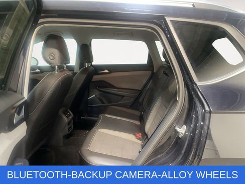 Used 2022 Volkswagen Taos SE AWD/4WD image 13