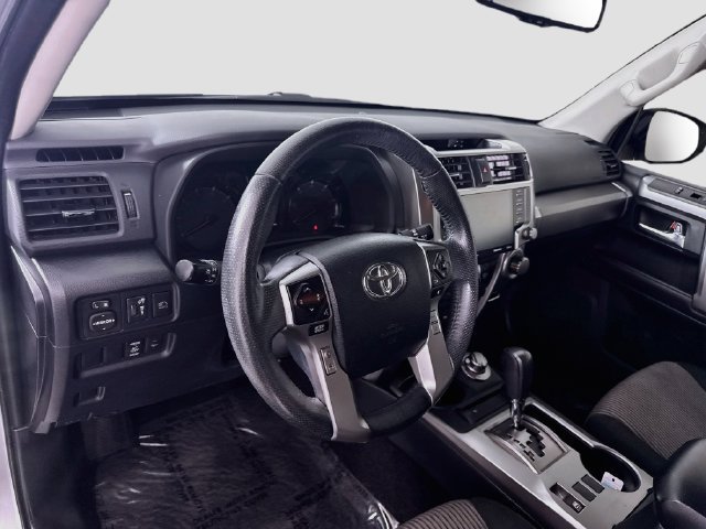 Certified 2022 Toyota 4Runner SR5 AWD/4WD image 10