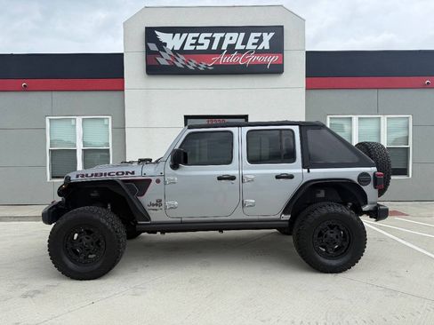 Used 2018 Jeep Wrangler Unlimited Rubicon w/ Dual Top Group AWD/4WD image 3