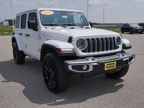 Used 2024 Jeep Wrangler Unlimited Sahara AWD/4WD image 4