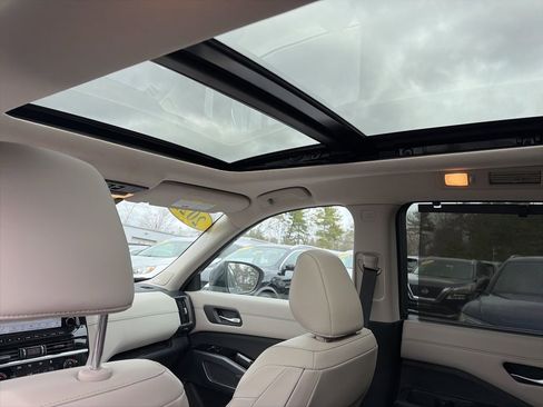 Certified 2022 Nissan Pathfinder SL w/ SL Premium Package image 20