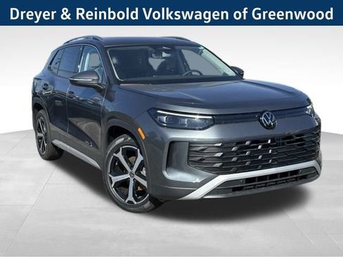 New 2025 Volkswagen Tiguan SE image 1