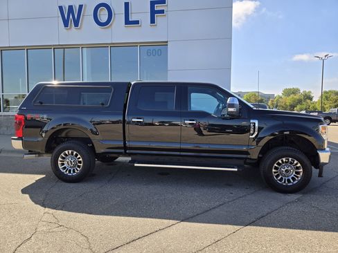 Certified 2022 Ford F350 Lariat w/ Chrome Package image 5