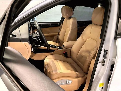 Used 2025 Porsche Macan image 5