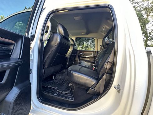 Used 2018 RAM 3500 Laramie w/ Convenience Group AWD/4WD image 11