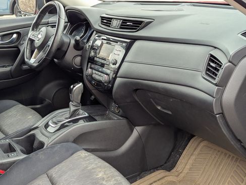 Used 2017 Nissan Rogue SV image 22