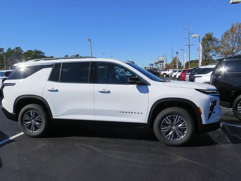 New 2026 Chevrolet Traverse LT w/ Driver Confidence Package image 2