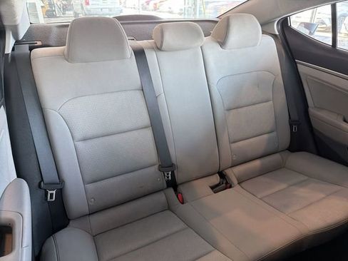 Used 2017 Hyundai Elantra SE image 16