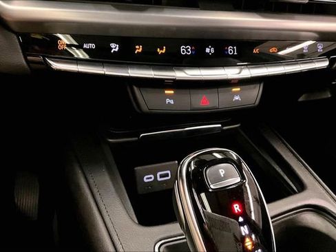 Used 2024 Cadillac XT4 Premium Luxury FWD image 30