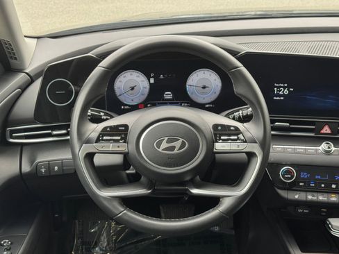 Used 2025 Hyundai Elantra Limited image 30